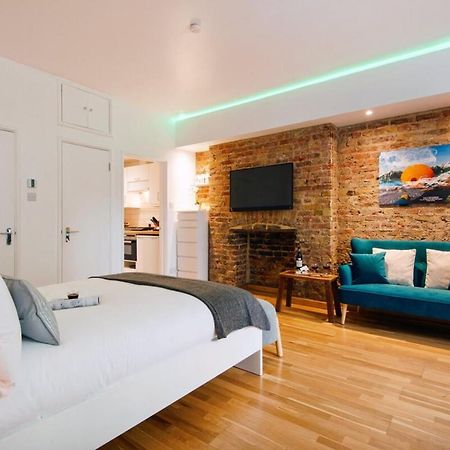 The Lovely Longridge Road Apartment Лондон Екстериор снимка